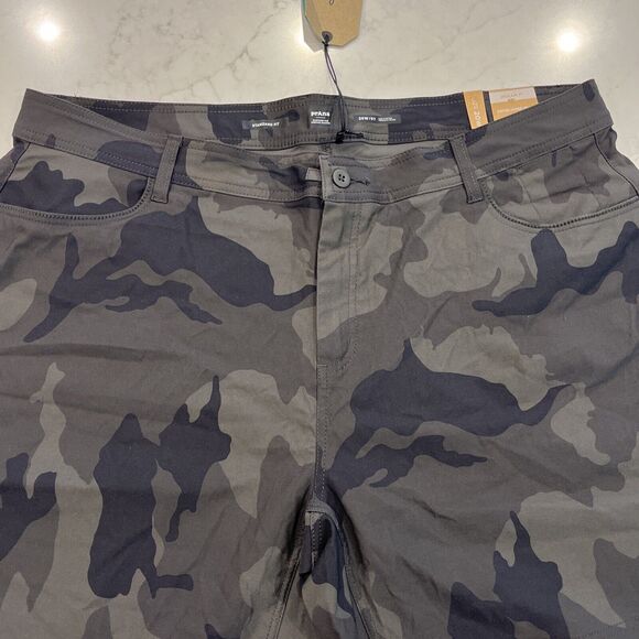 Prana Womens Halle Short Plus II Camo 20 W x 7" Standard Fit Stretch UPF Shorts - Picture 3 of 16